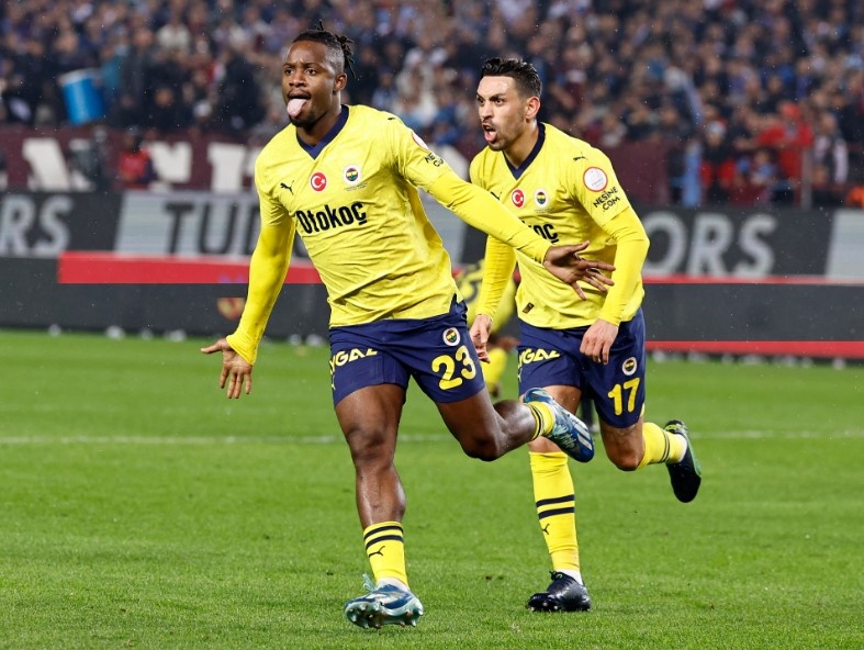 Cau thu danh CDV anh 7