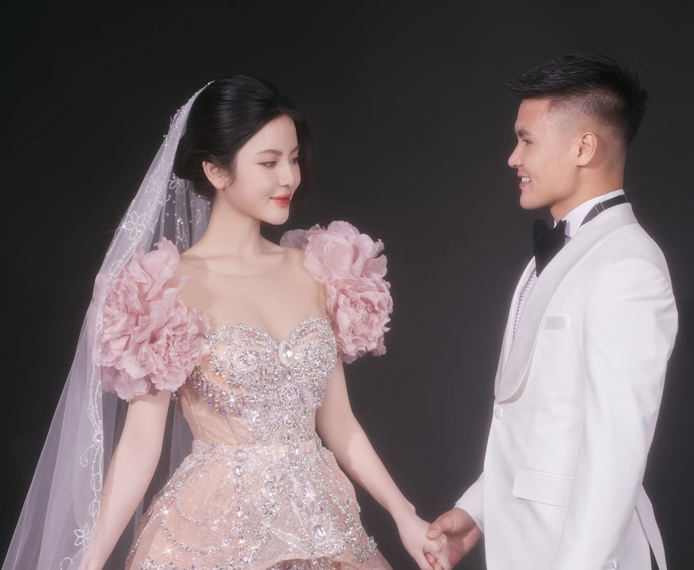 Anh cuoi Quang Hai anh 9