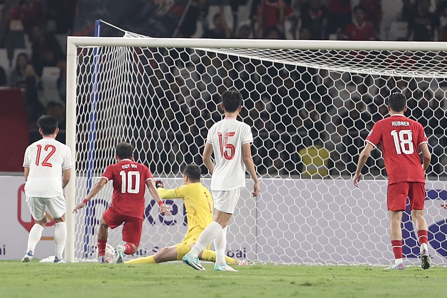 Viet Nam thua Indonesia anh 4