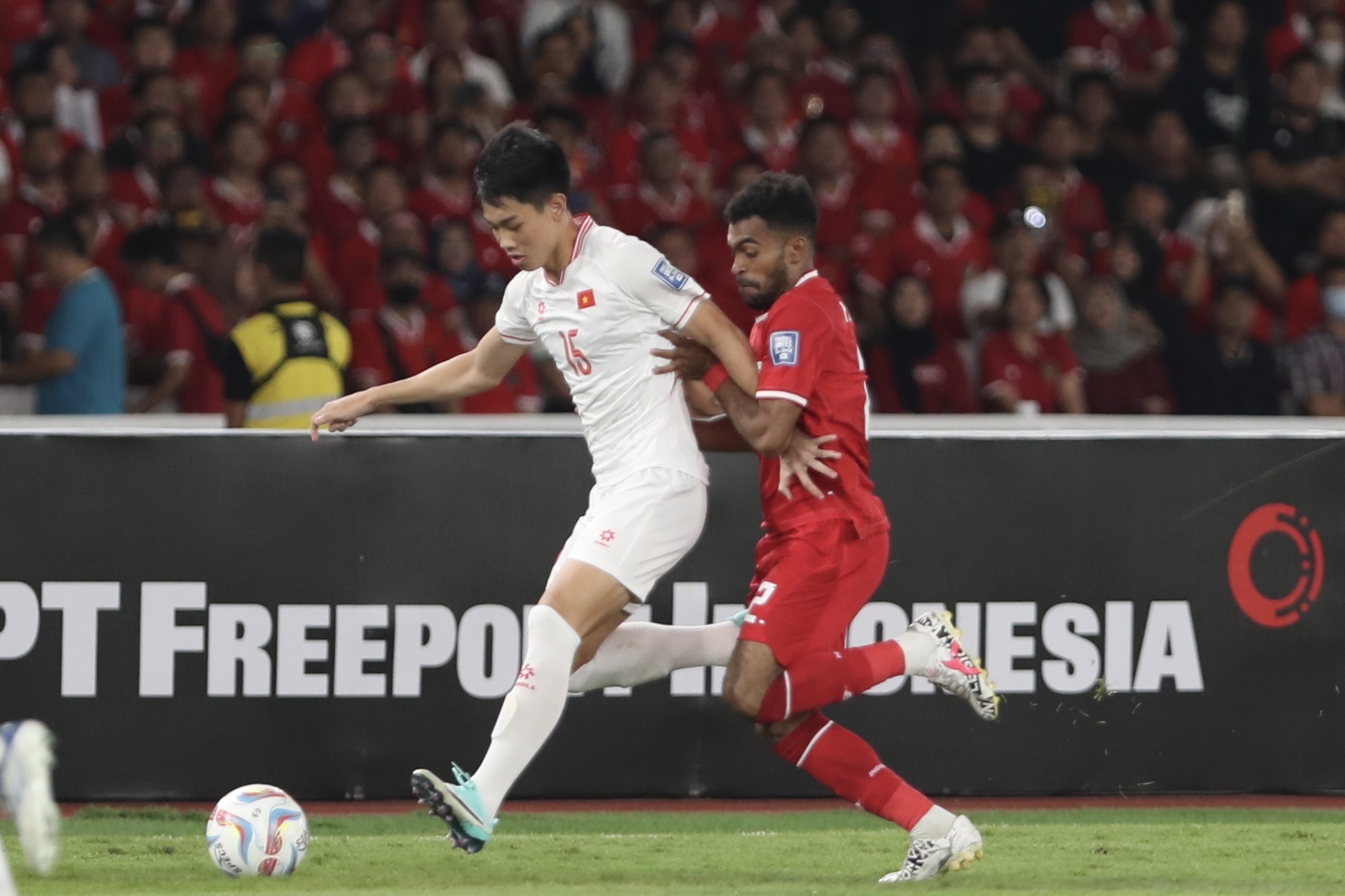 Viet Nam thua Indonesia anh 8