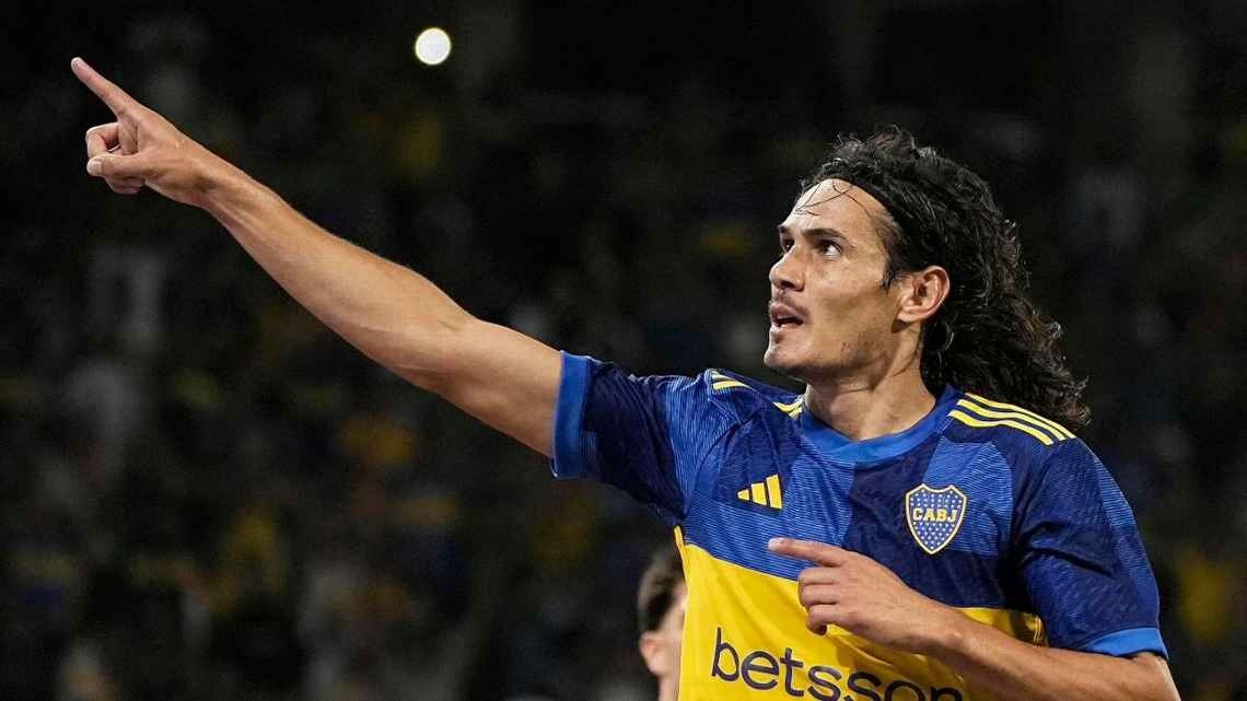 Cavani tao sieu pham nga ban den hinh anh