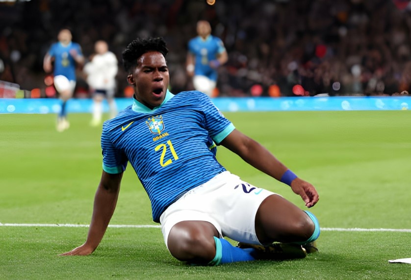 Tien dao 17 tuoi cua Brazil lam nen lich su hinh anh