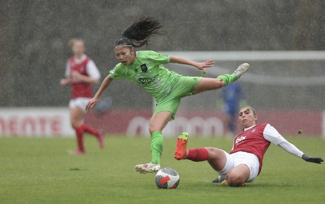 Doi cua Huynh Nhu roi vao the ngat ngheo hinh anh