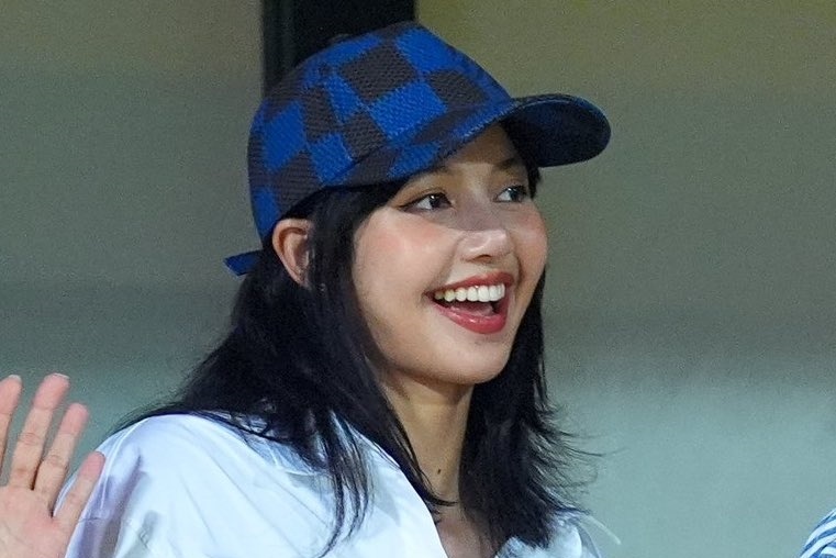 Phan ung cua Lisa khi xem tran Thai Lan gap Han Quoc hinh anh