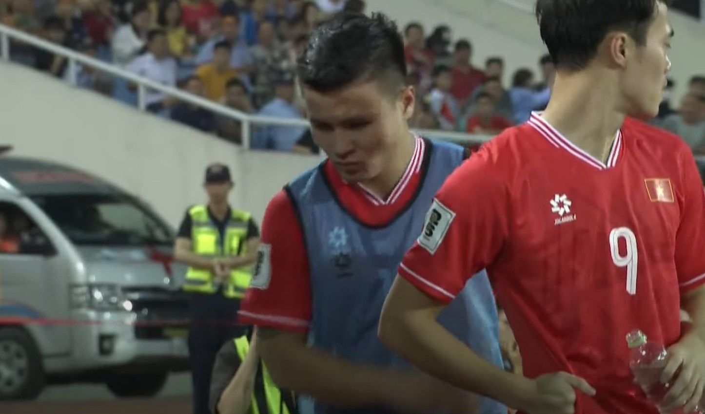 Quang Hai noi gian vi khong duoc vao san hinh anh