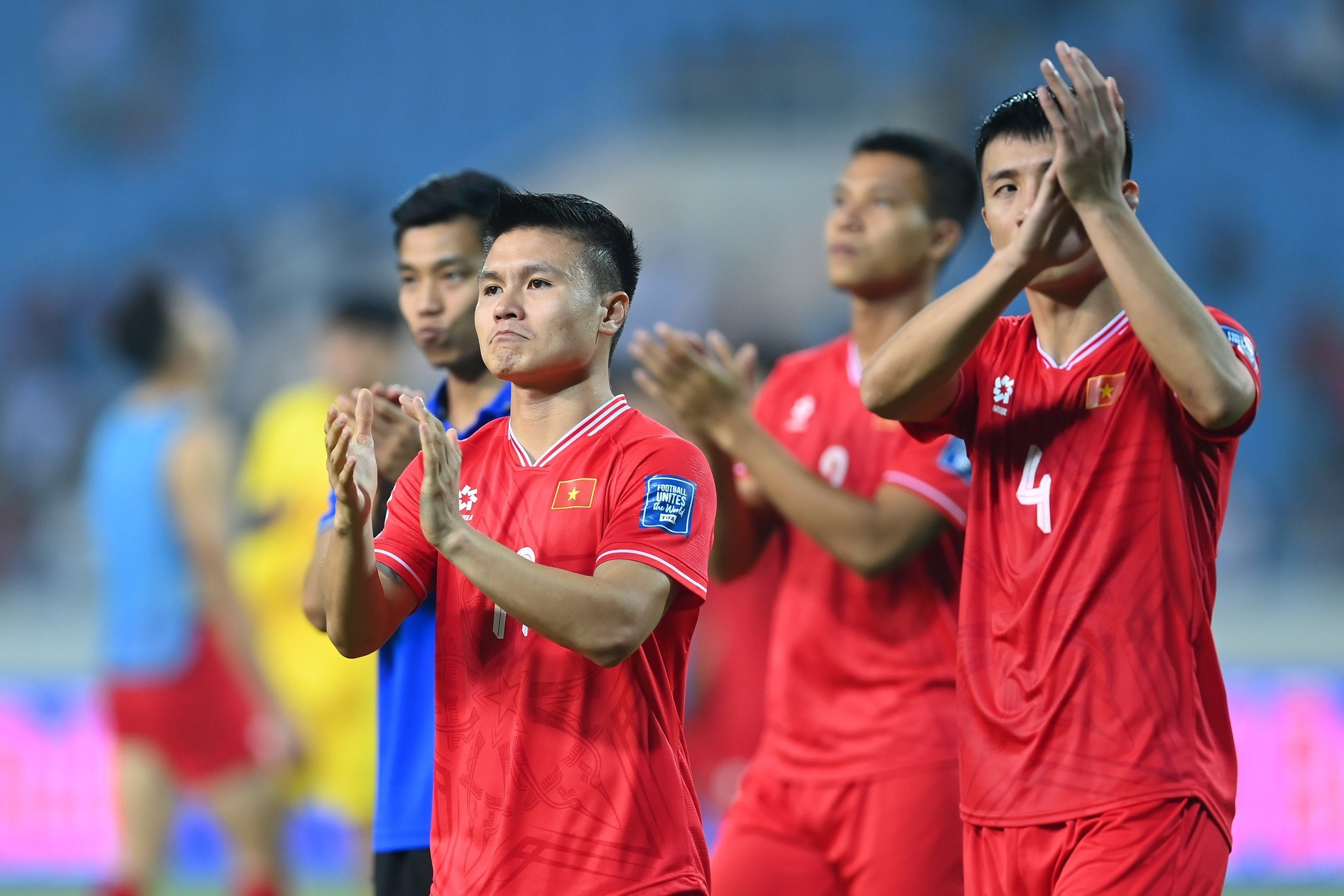 Bao Thai Lan soc khi tuyen Viet Nam tham bai hinh anh