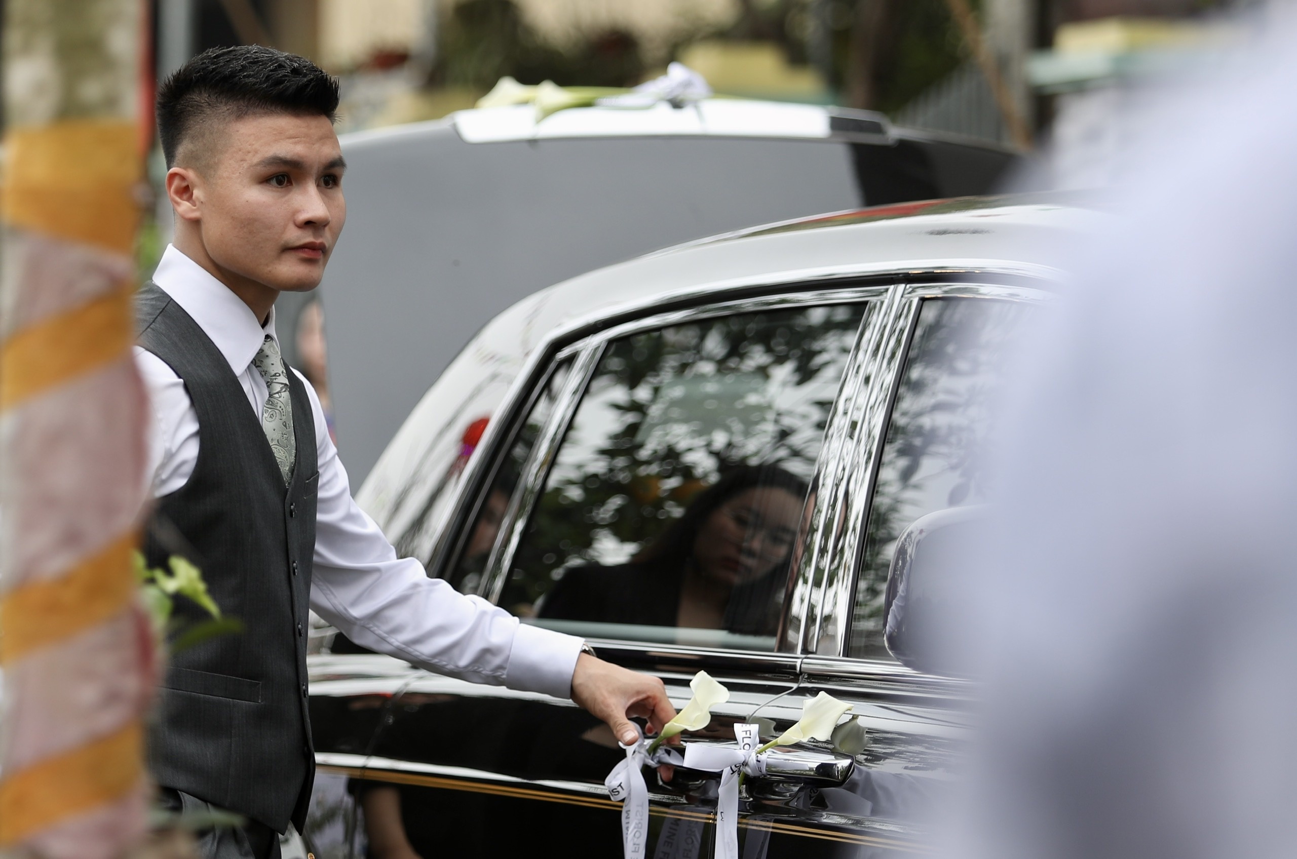 Quang Hai dung xe Rolls Royce Phantom di don dau hinh anh