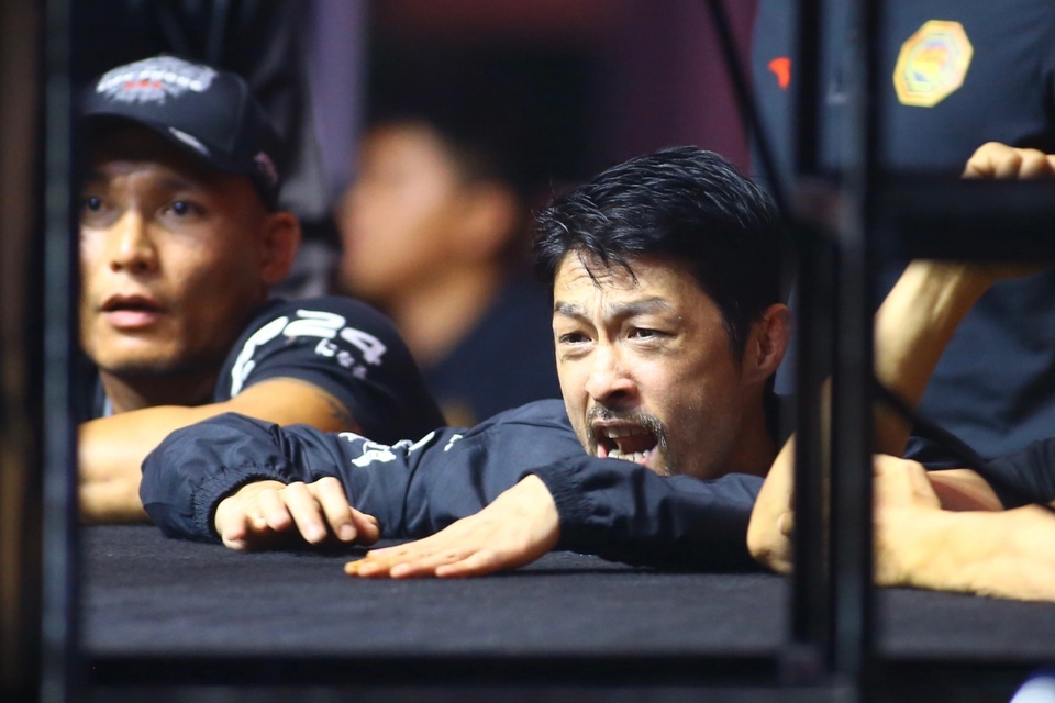Hoc tro Johnny Tri Nguyen tranh tai o su kien MMA tai TP.HCM hinh anh