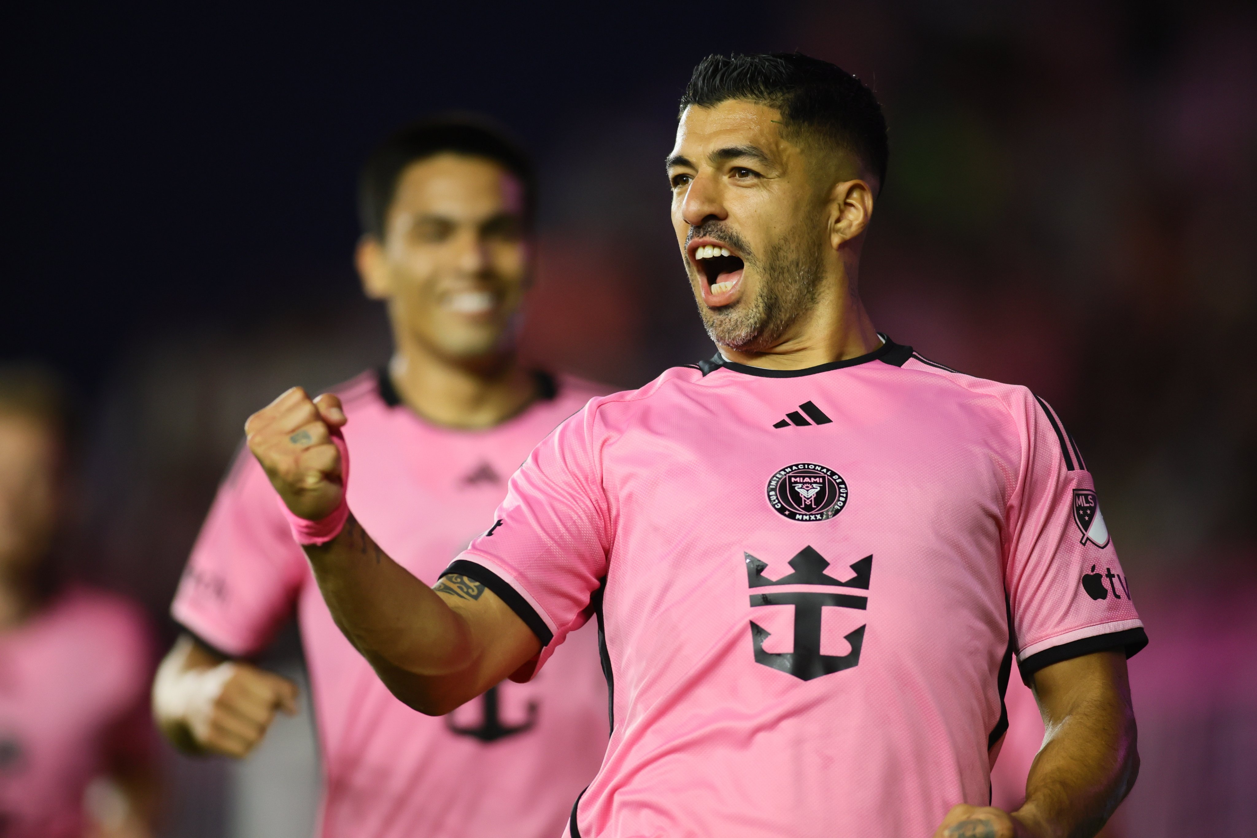 Khong Messi, da co Luis Suarez hinh anh