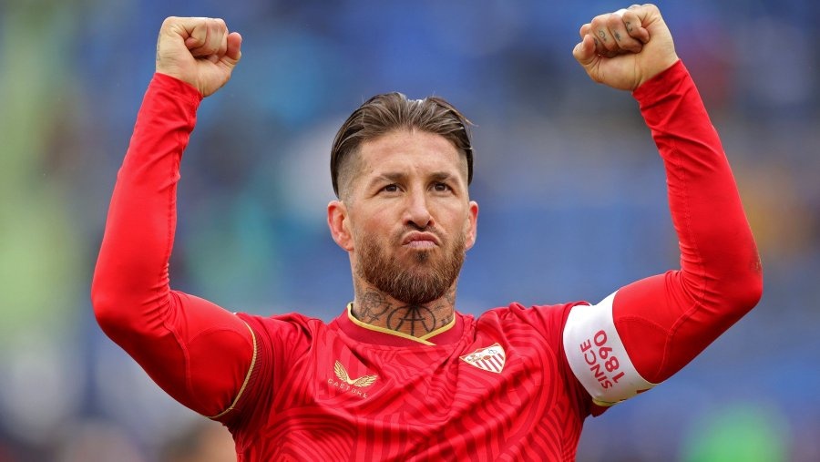 Nga mu truoc Sergio Ramos hinh anh