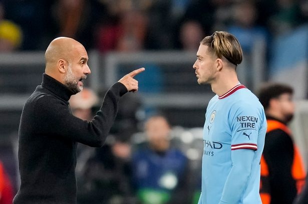 Mang Grealish ngay tren san, Pep da sai? hinh anh