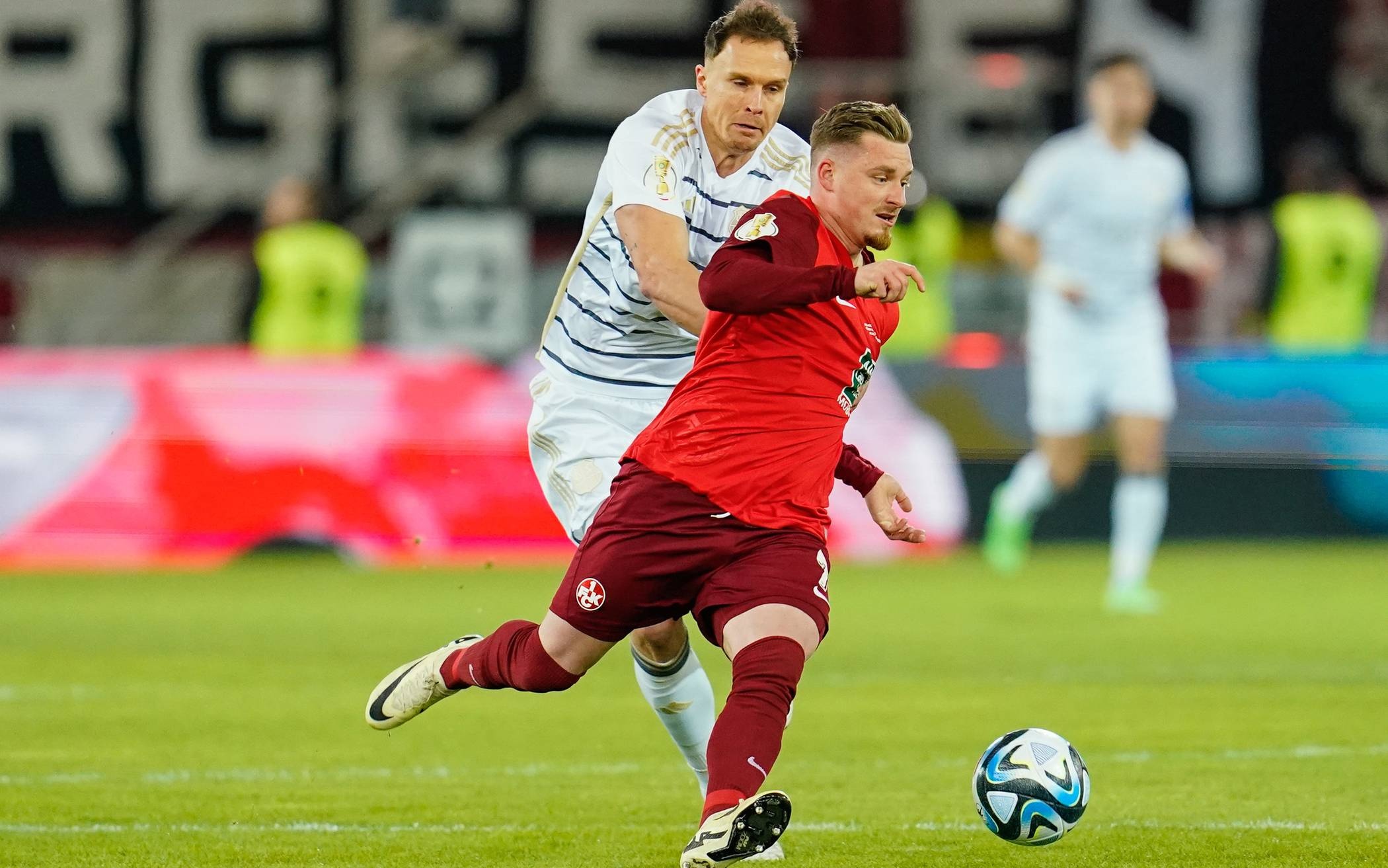 Dau cham het cho 'hien tuong' Saarbrucken o Cup Quoc gia Duc hinh anh