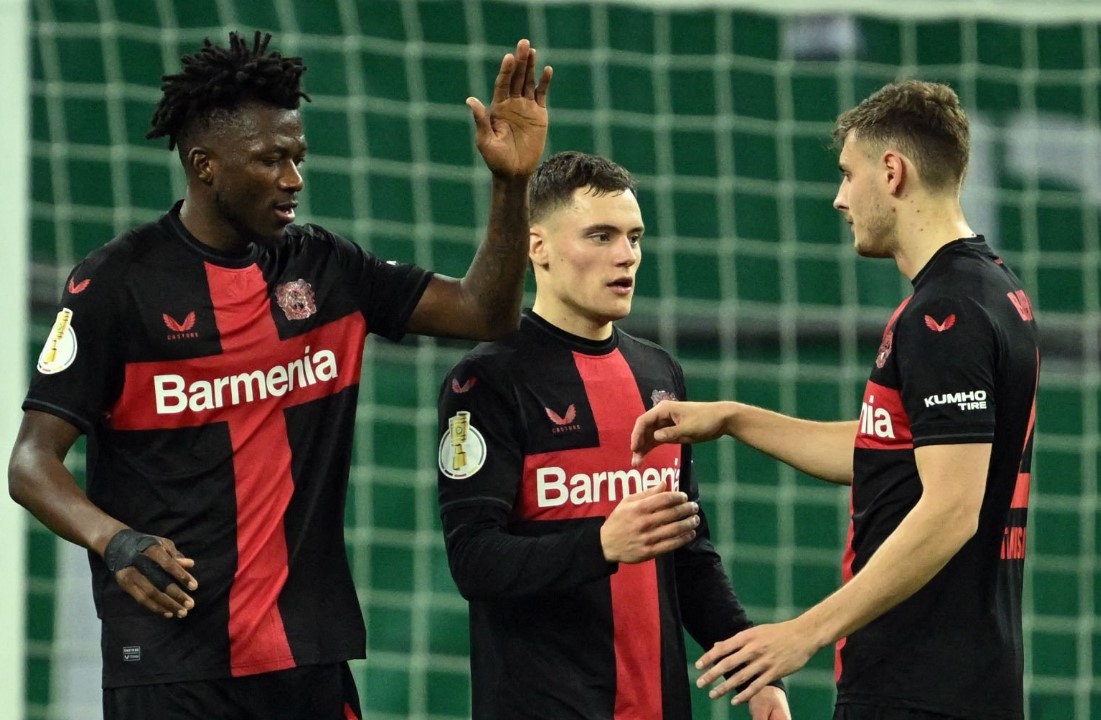 Leverkusen tao cot moc dang kinh ngac hinh anh