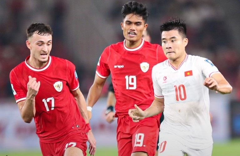 Cau thu ban dia Indonesia thach dau dan sao nhap tich hinh anh