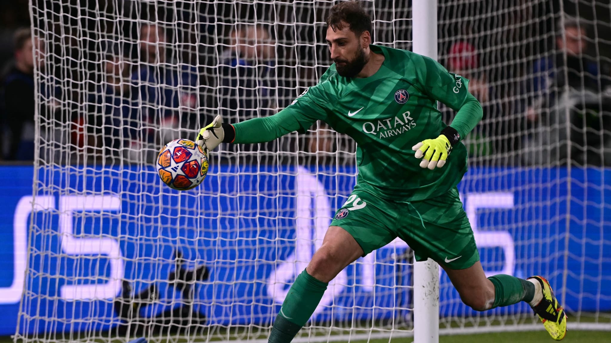 Sai lam tai hai cua Donnarumma khien PSG sup do hinh anh