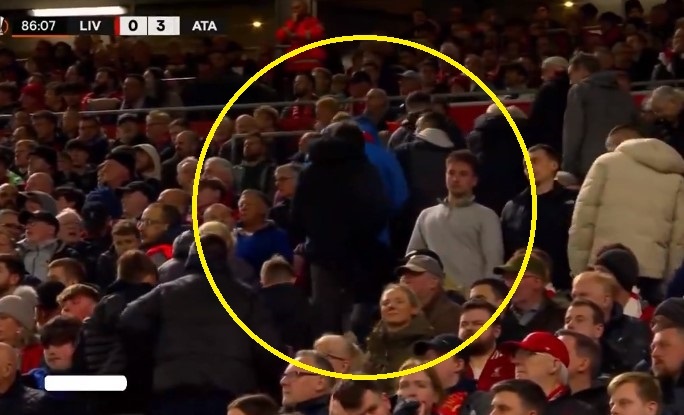 Canh tuong gay soc tai Anfield hinh anh