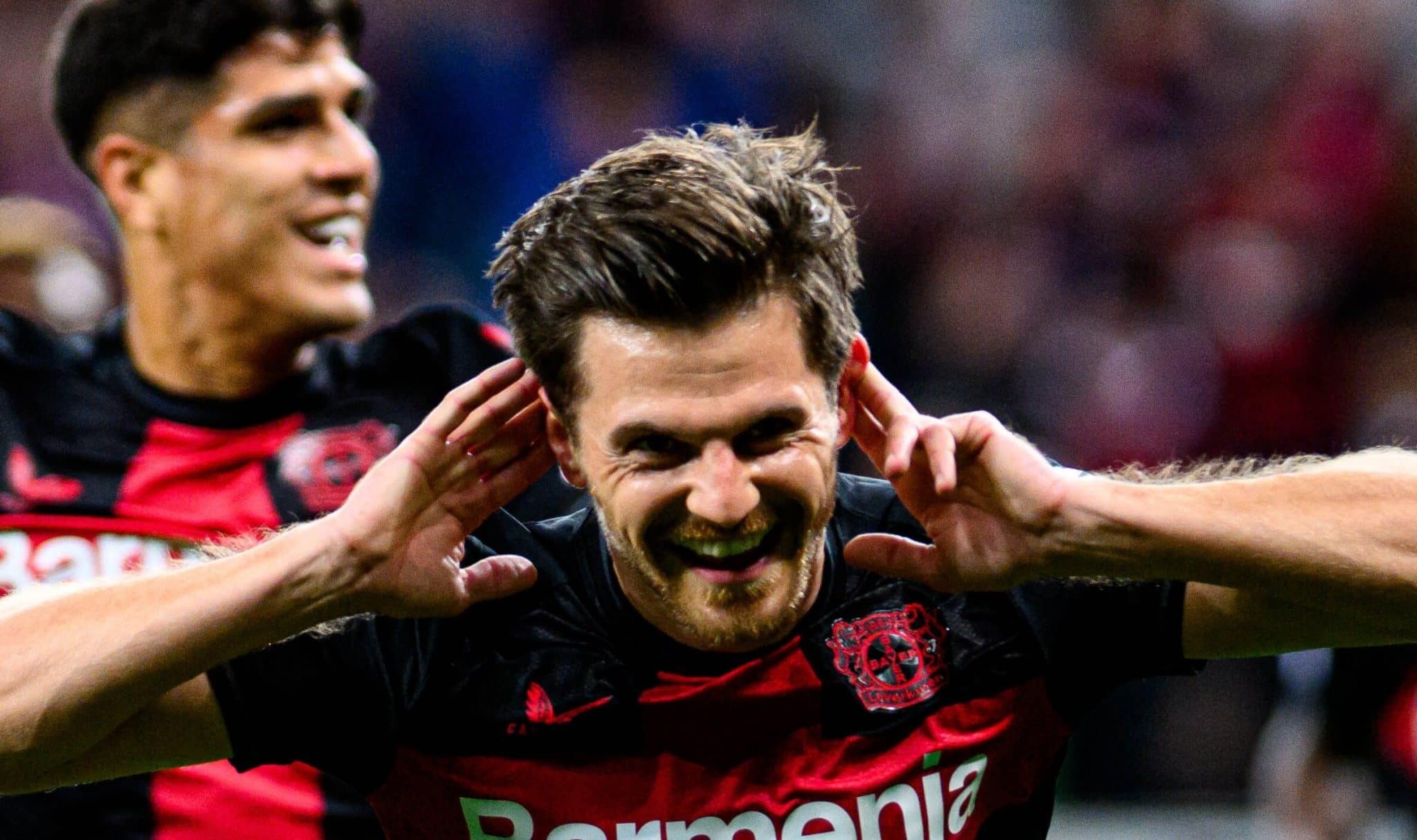 Leverkusen cham ngoi tranh luan ve tran luong cau thu hinh anh