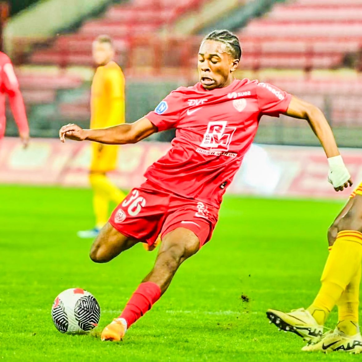 Pha lap cong dang nho cua Rayane Messi hinh anh