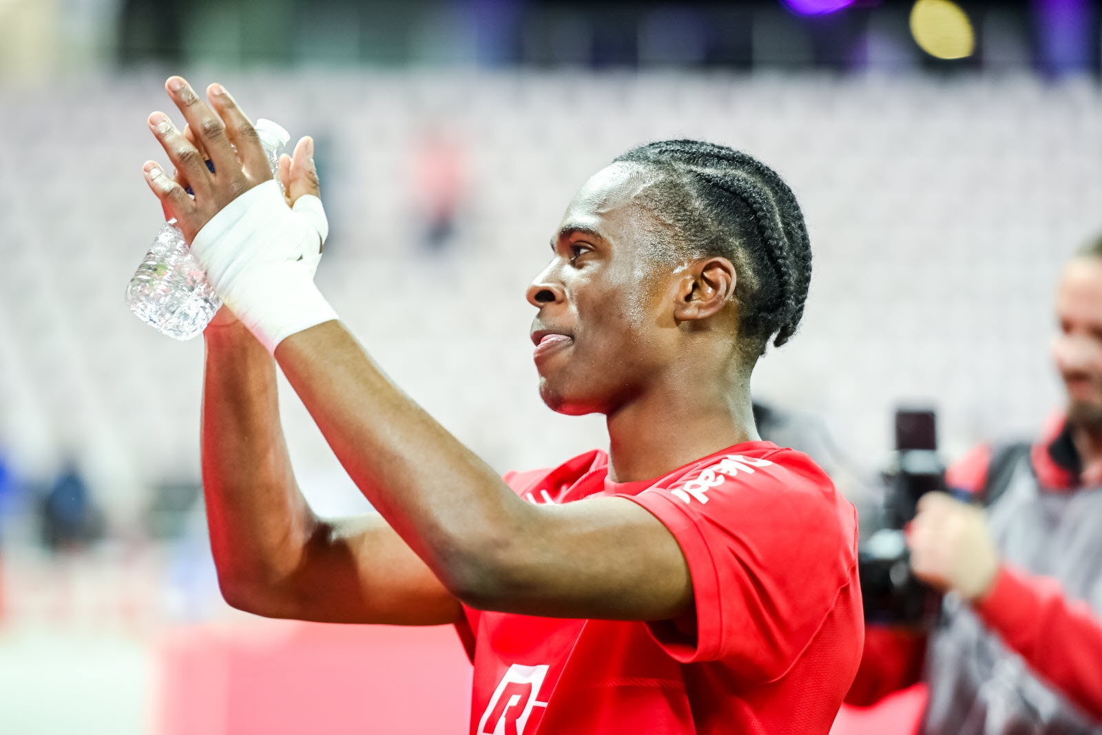 Cau thu 16 tuoi ten Messi gay sot hinh anh