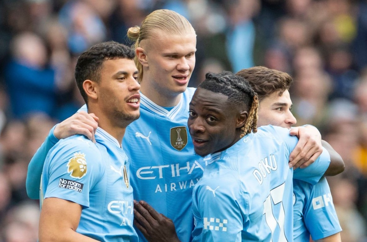 Man City chiem ngoi dau sau tran thang 5-1 hinh anh