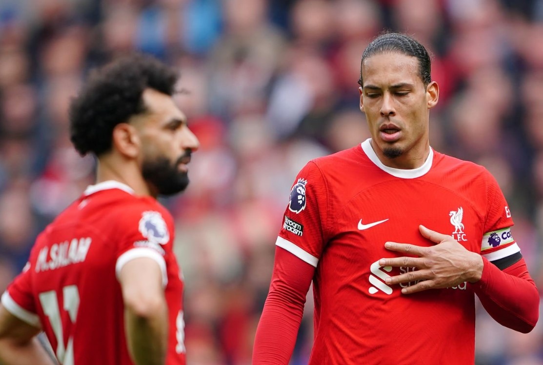 Liverpool hut hoi trong cuoc dua vo dich hinh anh