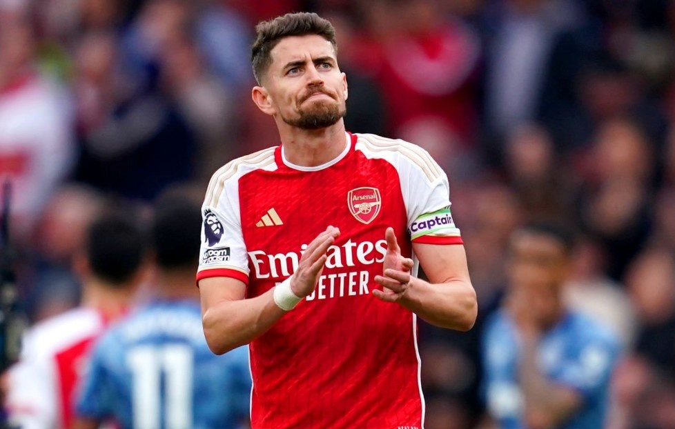 Arsenal nhan don giang manh trong cuoc dua vo dich hinh anh