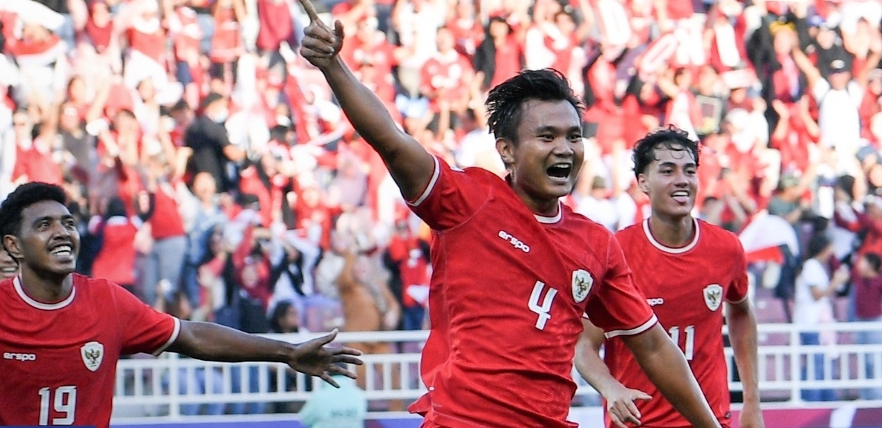 U23 Indonesia duoc ca ngoi sau chien thang lich su hinh anh