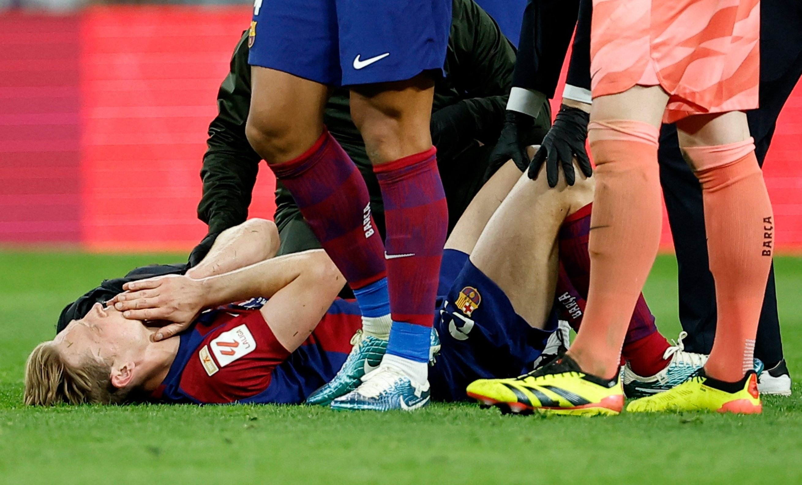 Cai ket buon voi Frenkie de Jong hinh anh