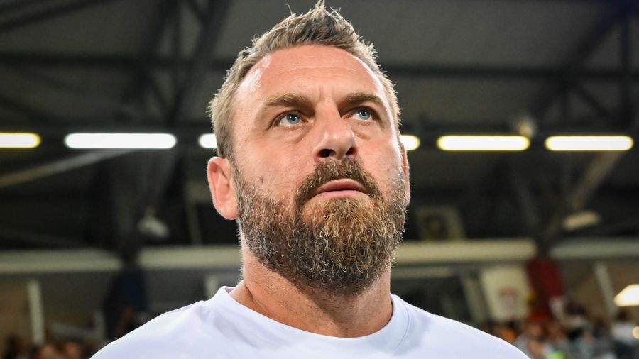 AS Roma nhan don giang manh hinh anh