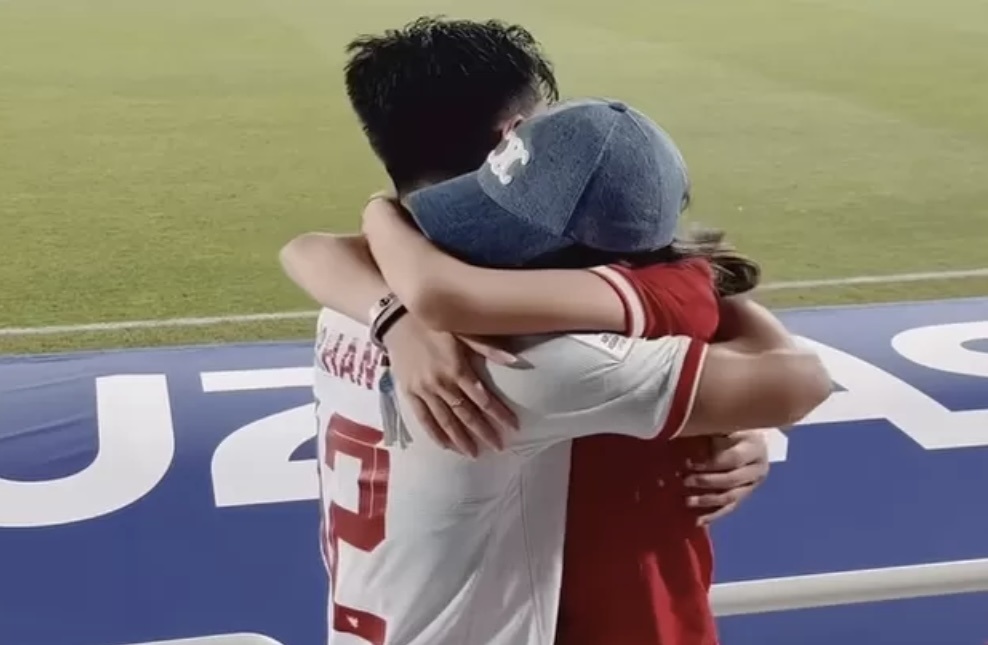 Khoanh khac 'don tim' cua cau thu U23 Indonesia hinh anh