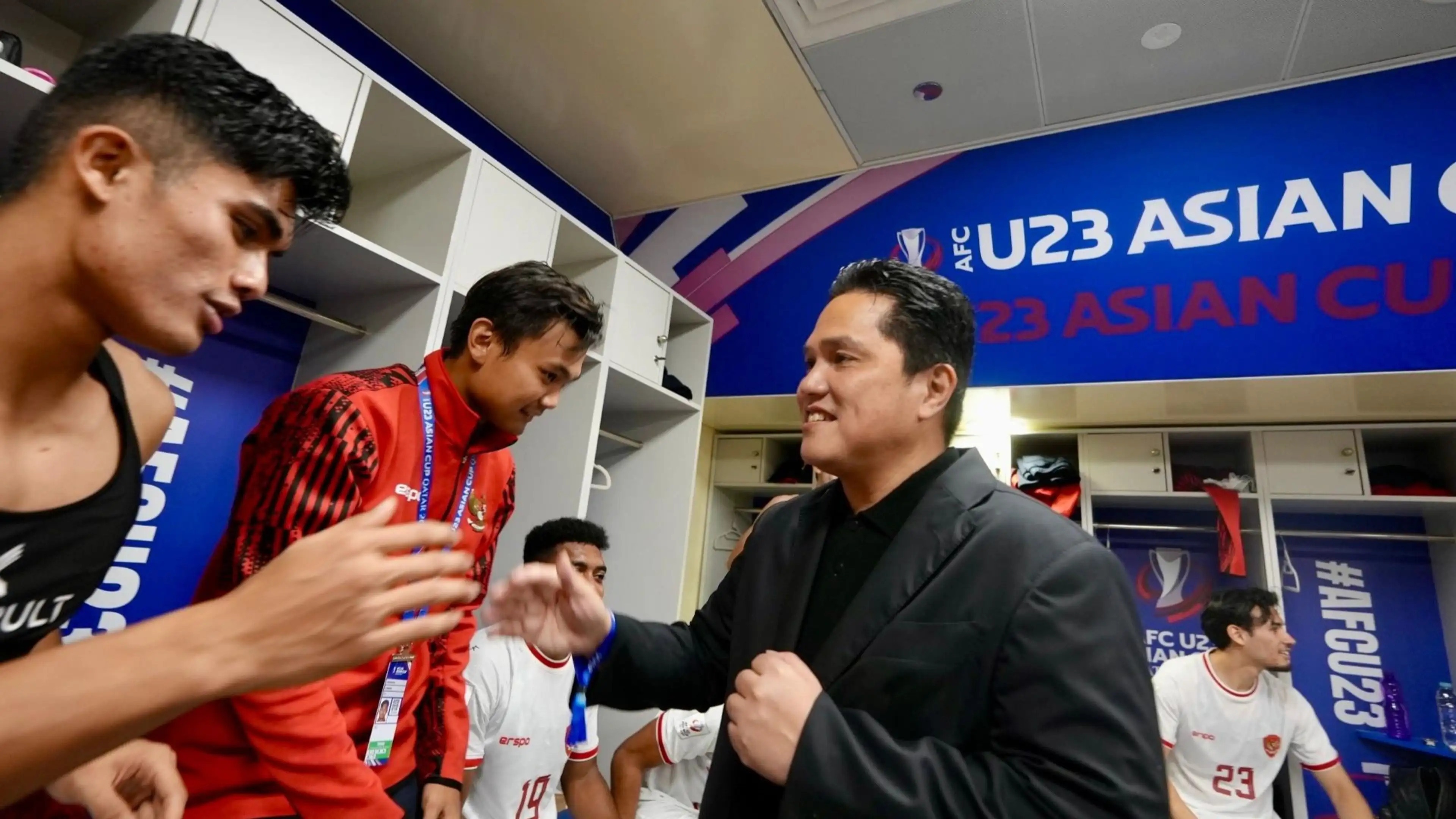 Chủ tịch Erick Thohir của LĐBĐ Indonesia cũng dùng cầu thủ nhập tịch, nhưng làm theo hướng kiên nhẫn. Chủ tịch Erick Thohir của LĐBĐ Indonesia cũng dùng cầu thủ nhập tịch, nhưng làm theo hướng kiên nhẫn.