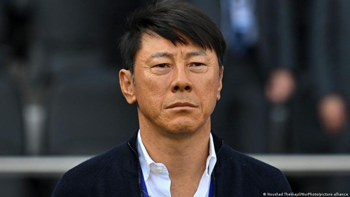 Phut lanh lung toat len dang cap cua HLV Shin Tae-yong hinh anh