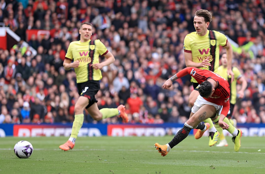 Antony ghi ban anh 1