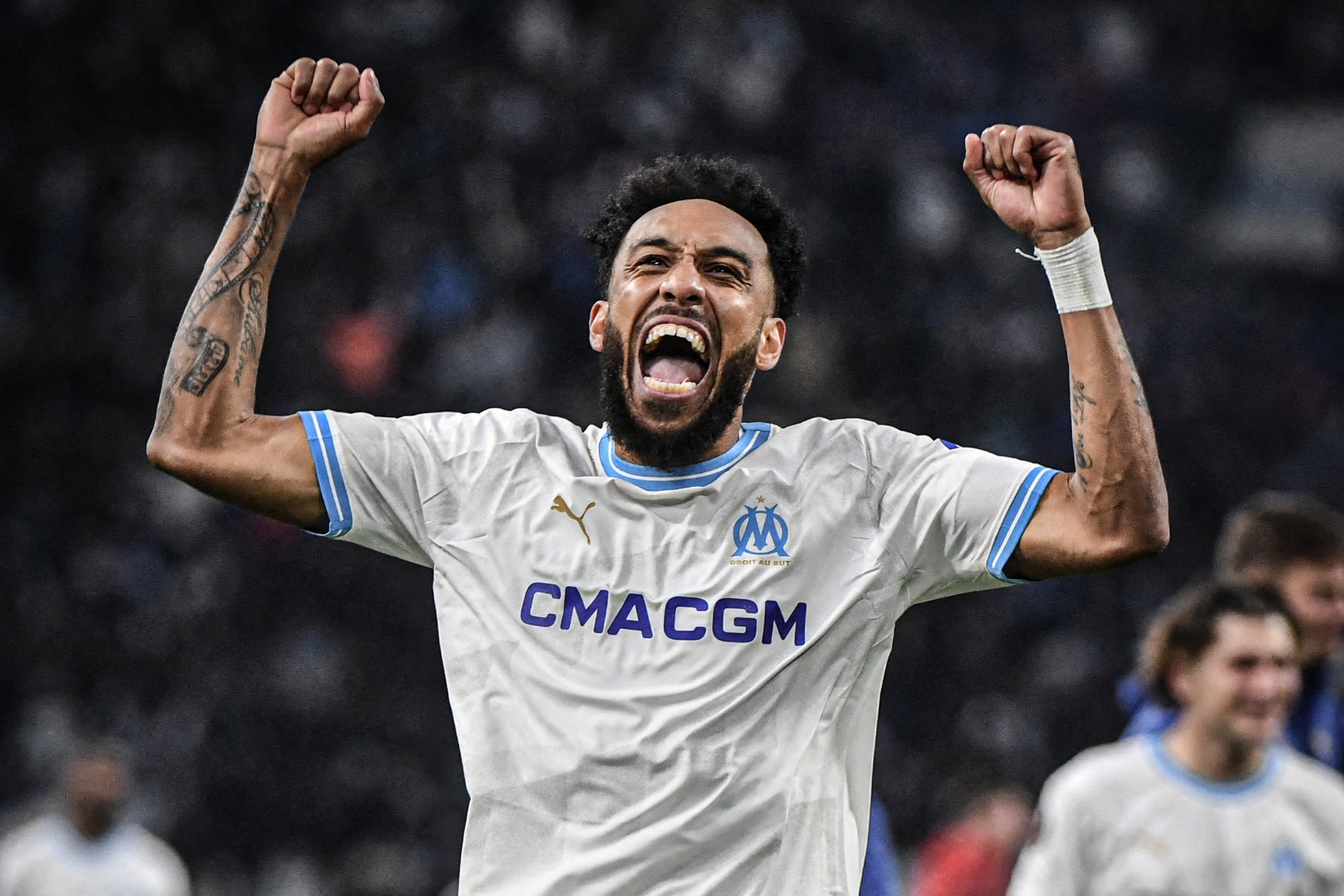 Aubameyang tro thanh tiec nuoi cua Chelsea hinh anh