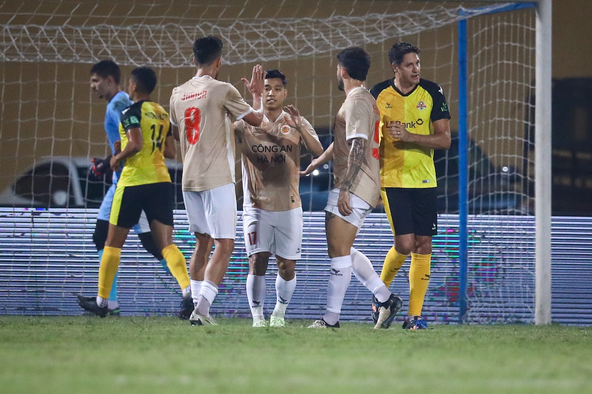 Bui Hoang Viet Anh anh 8