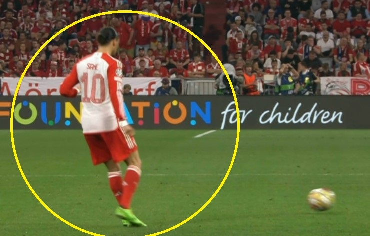 Hanh dong ky la cua sao Bayern hinh anh