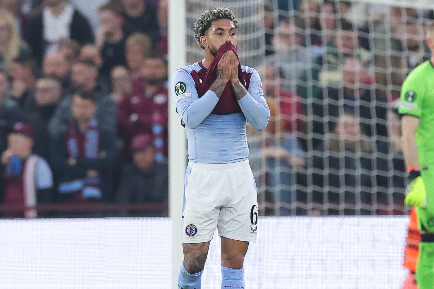 Bong da Anh nhan them don dau hinh anh