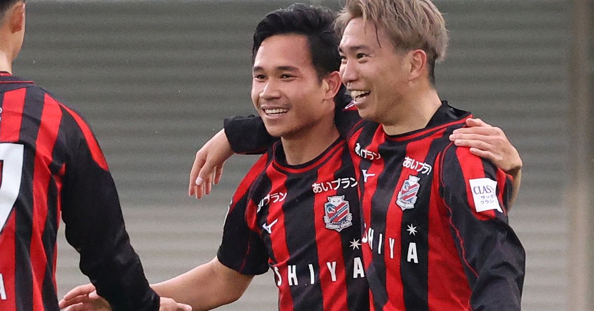 Sao Thai Lan gay an tuong o J1 League hinh anh