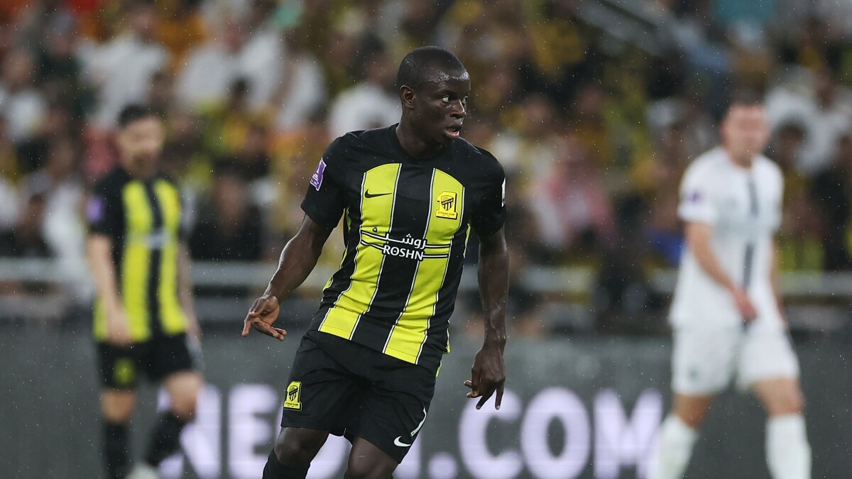 Doi cua Benzema va Kante gay phan no hinh anh