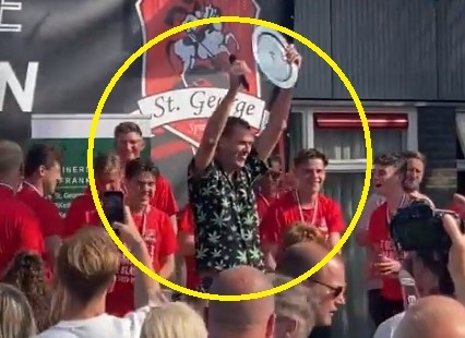 Trong tai Ha Lan bi treo coi vinh vien vi nang cup cung CLB vo dich hinh anh