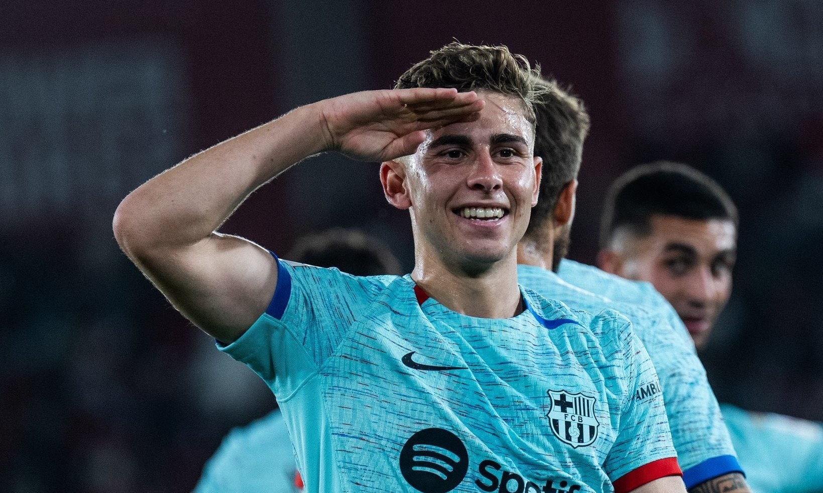 Phong do dang kinh ngac cua tai nang tre Barcelona hinh anh