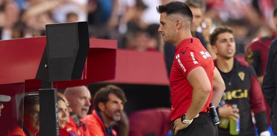 FIFA muon doi cach dung VAR hinh anh