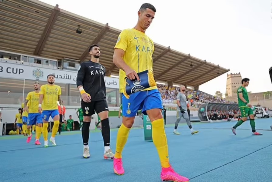 Thoi quen ky la cua Ronaldo hinh anh