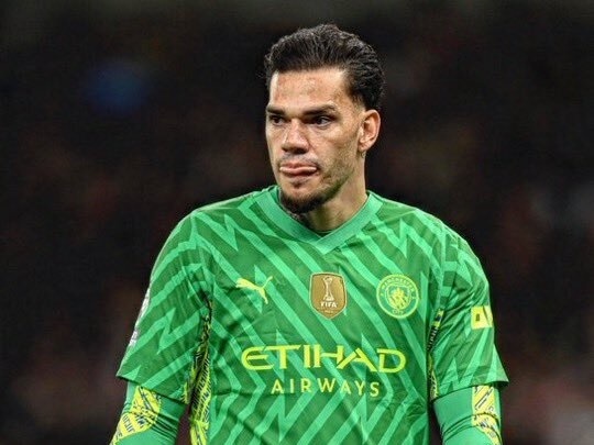Ederson bi to tham tien hinh anh