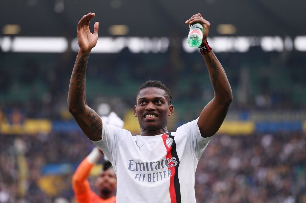 Al Hilal du chi 100 trieu euro cho Leao hinh anh