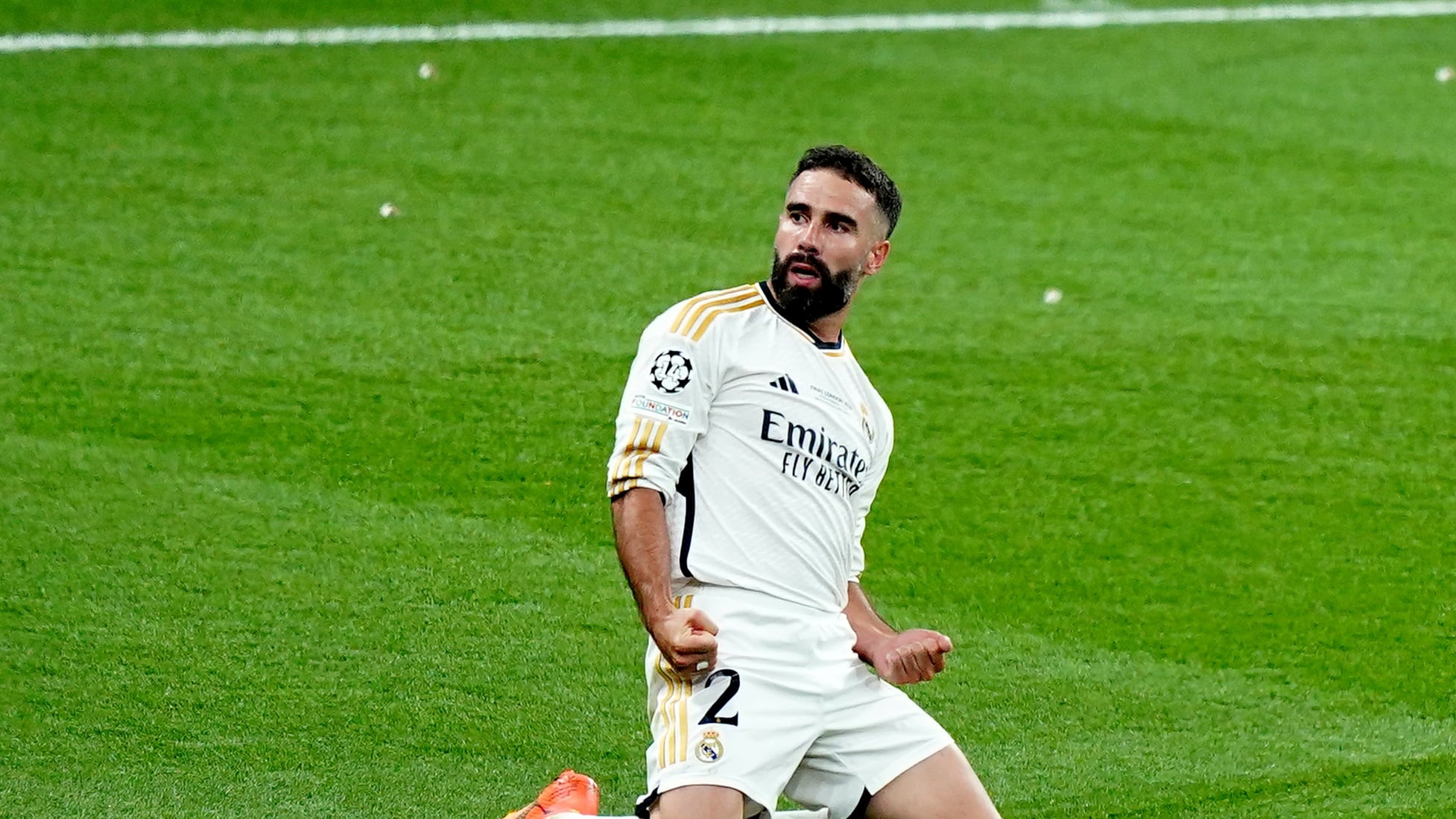 Khong con Ramos, Real da co Carvajal hinh anh