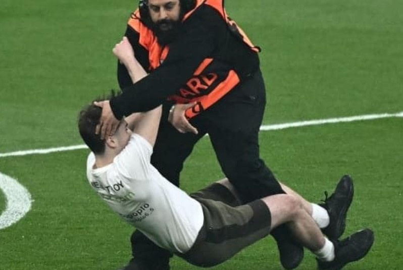 Su co o chung ket Champions League hinh anh