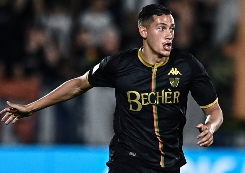 Indonesia co cau thu dau tien choi bong tai Serie A hinh anh