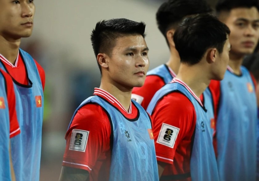 Quang Hai: 'HLV Kim Sang-sik vua la thay, vua la anh' hinh anh