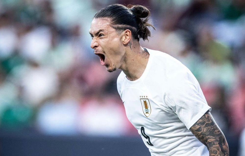 Nunez lap hat-trick hinh anh